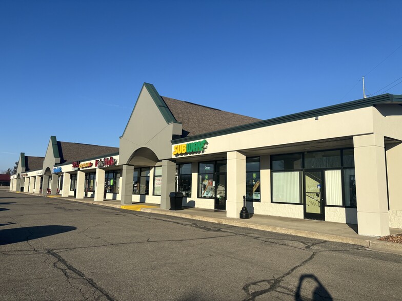 1701 S Waverly Rd, Lansing, MI for lease - Building Photo - Image 2 of 3