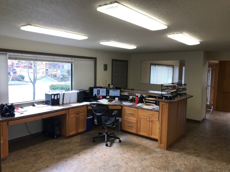 17101 NE Halsey St, Portland, OR for sale - Building Photo - Image 1 of 1