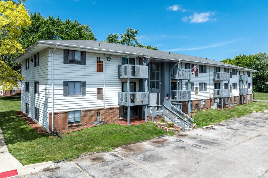 4530 Lower Beaver Rd, Des Moines, IA for sale - Primary Photo - Image 1 of 1