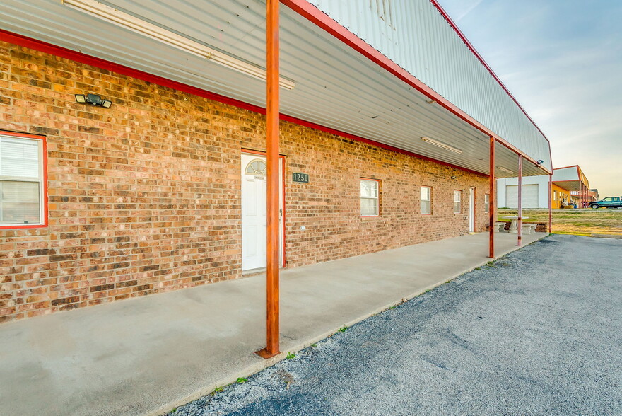 1250 Hwy 199 East, Springtown, TX for sale - Building Photo - Image 1 of 1