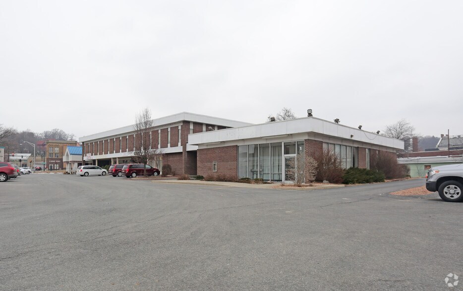 29-39 Market St, Amsterdam, NY for lease - Primary Photo - Image 1 of 11