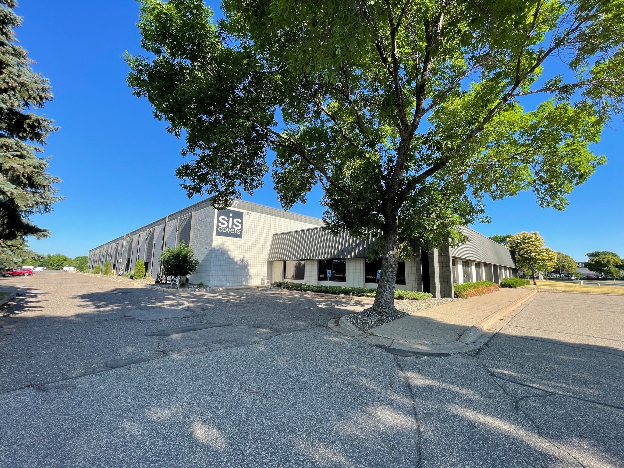 6707 Shingle Creek Pky, Brooklyn Center, MN for sale Building Photo- Image 1 of 9