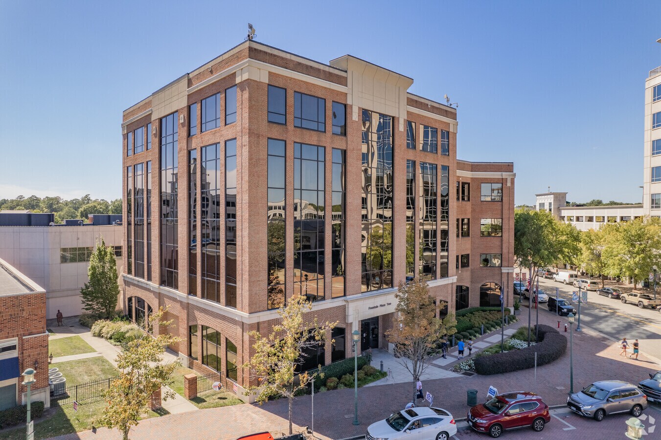 700 Town Center Dr, Newport News, VA 23606