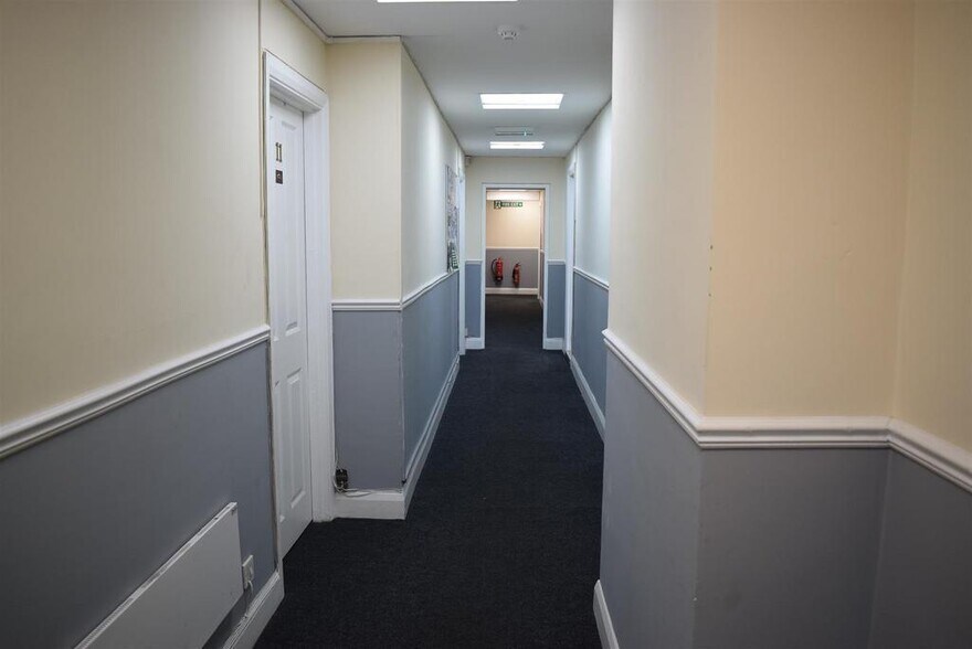 20 Church Ln, London for lease - Building Photo - Image 2 of 9