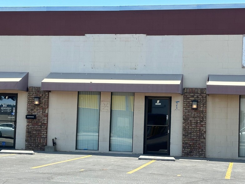 42156 10th St W, Lancaster, CA for lease - Building Photo - Image 1 of 3