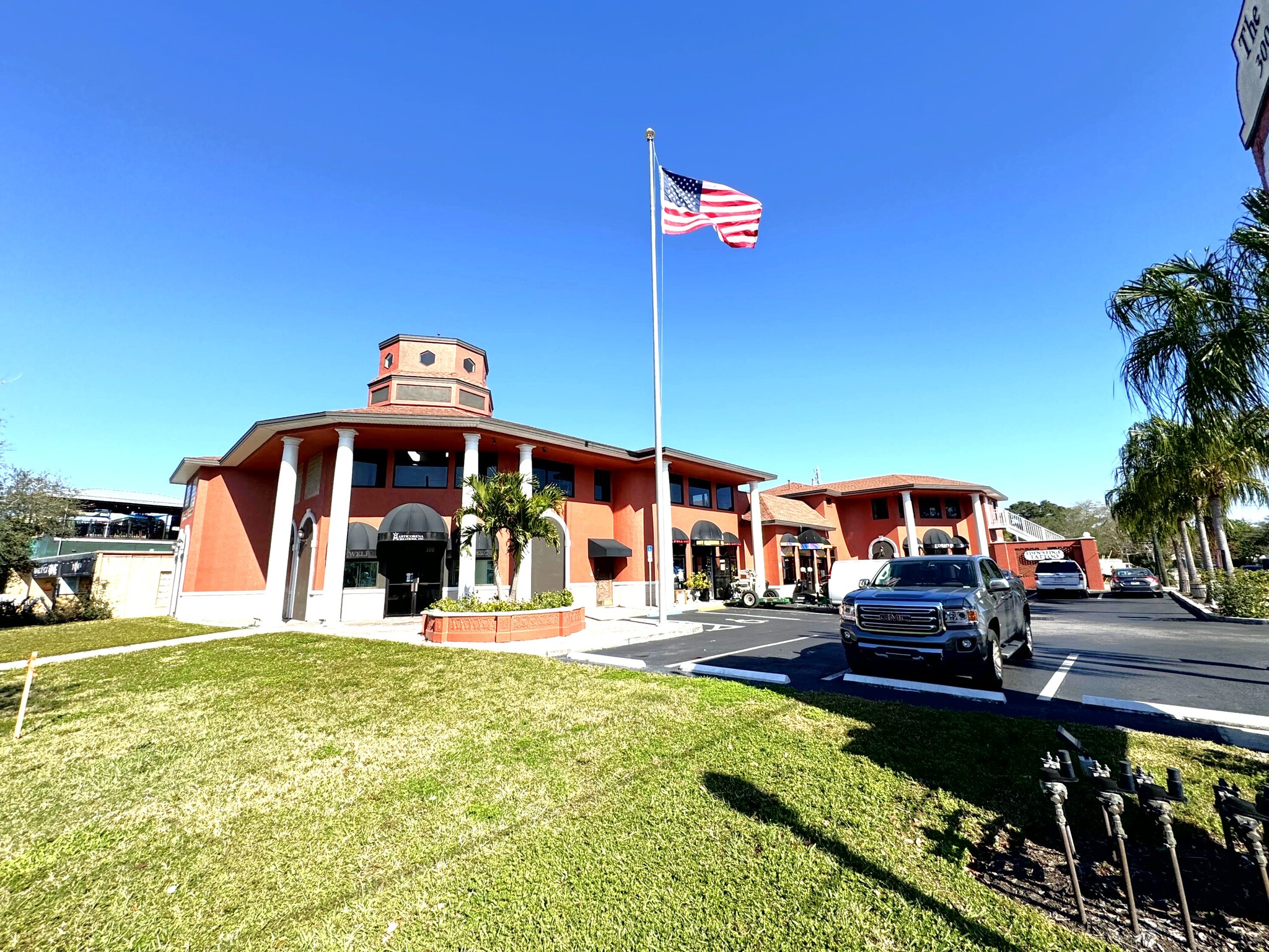 300-310 Monroe St, Dunedin, FL for lease Building Photo- Image 1 of 18