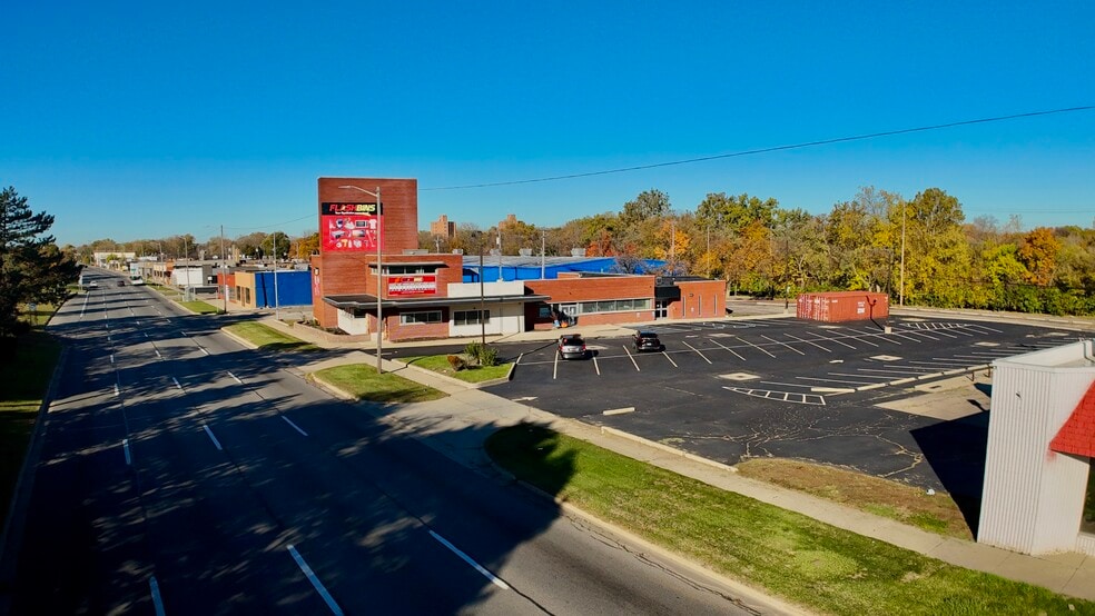 27020 Michigan Ave, Inkster, MI for lease - Building Photo - Image 1 of 7