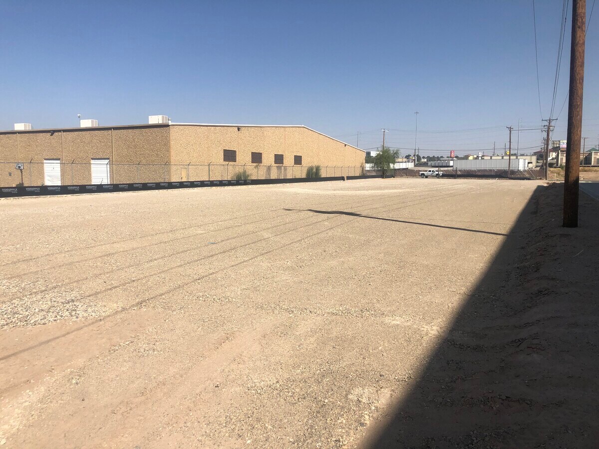 8650 Yermoland Dr, El Paso, TX 79907