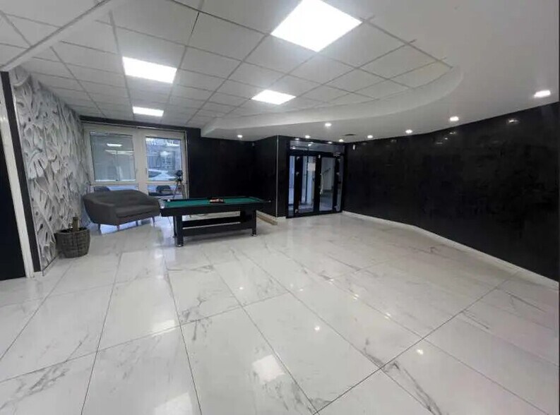 Office in Bron for lease - Interior Photo - Image 2 of 8