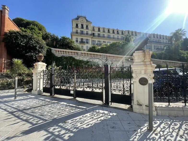 Retail in Nice for lease - Building Photo - Image 1 of 4