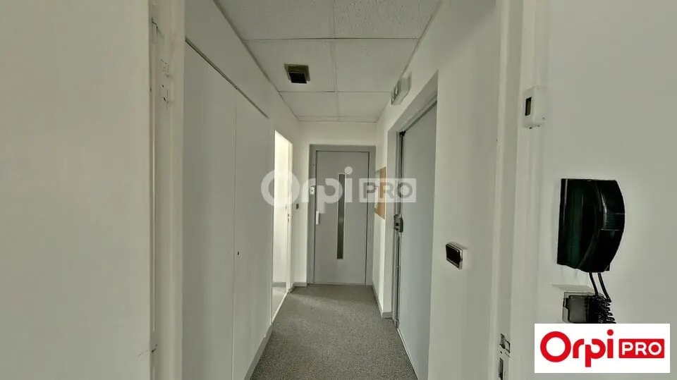 Office in Lille for lease - Interior Photo - Image 2 of 2
