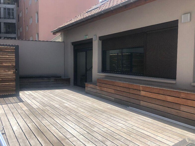 Office in Annecy for lease - Building Photo - Image 3 of 4