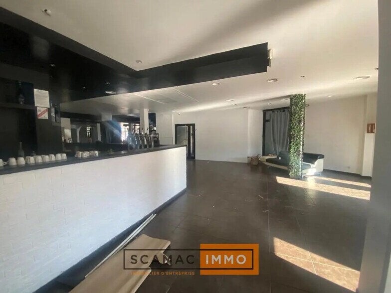 Retail in Aix-en-Provence for lease - Building Photo - Image 3 of 5