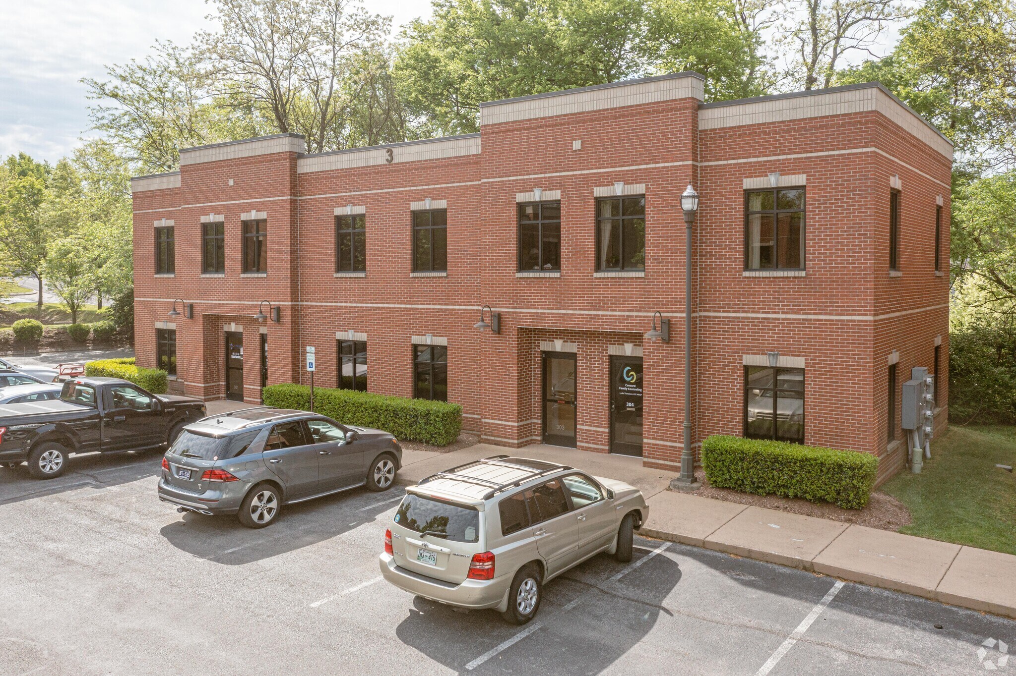 106 Mission Ct, Franklin, TN for sale Primary Photo- Image 1 of 1