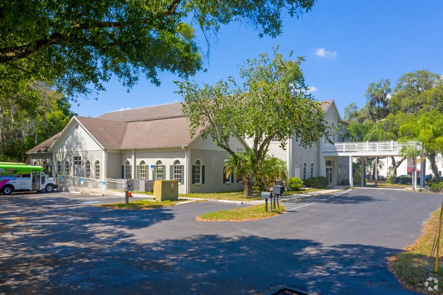 722 Bowing Oak Dr, Brandon, FL for lease - Building Photo - Image 2 of 3