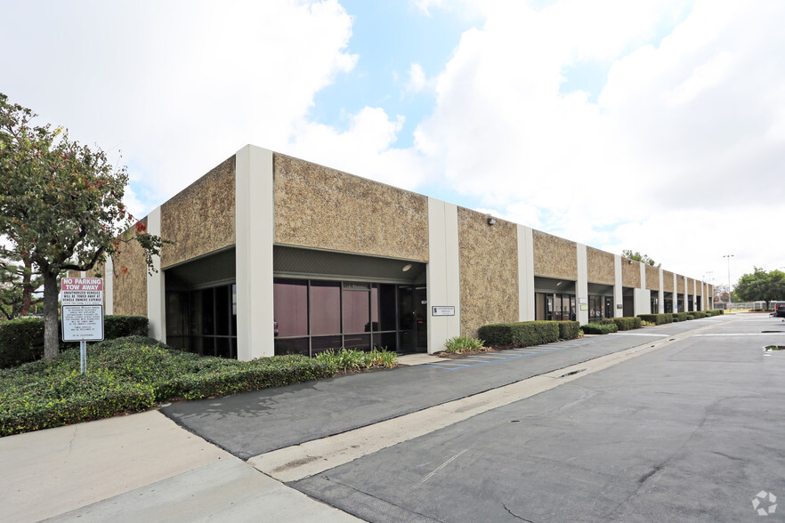 1521-1539 W Orangewood Ave, Orange, CA for lease - Building Photo - Image 3 of 12