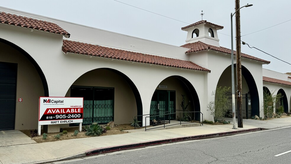 18320-18330 Oxnard St, Tarzana, CA for lease - Building Photo - Image 2 of 23