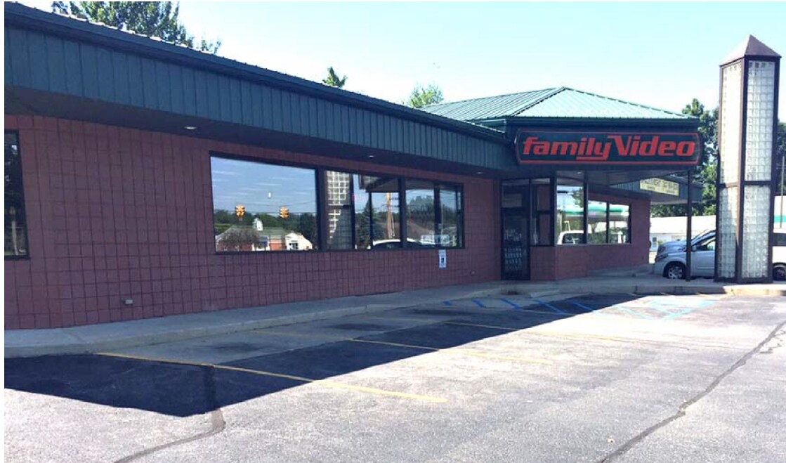 8167 Lewis Ave, Temperance, MI 48182