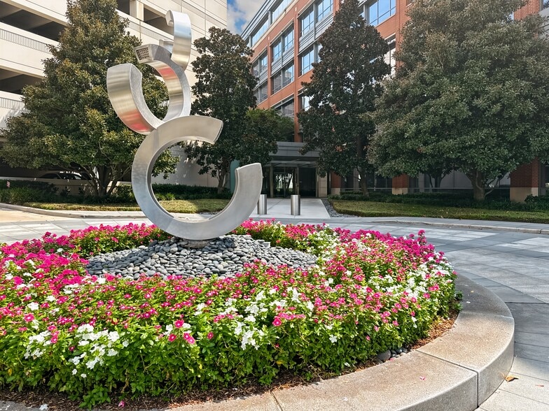 3 Sugar Creek Center Blvd, Sugar Land, TX for lease - Building Photo - Image 3 of 16