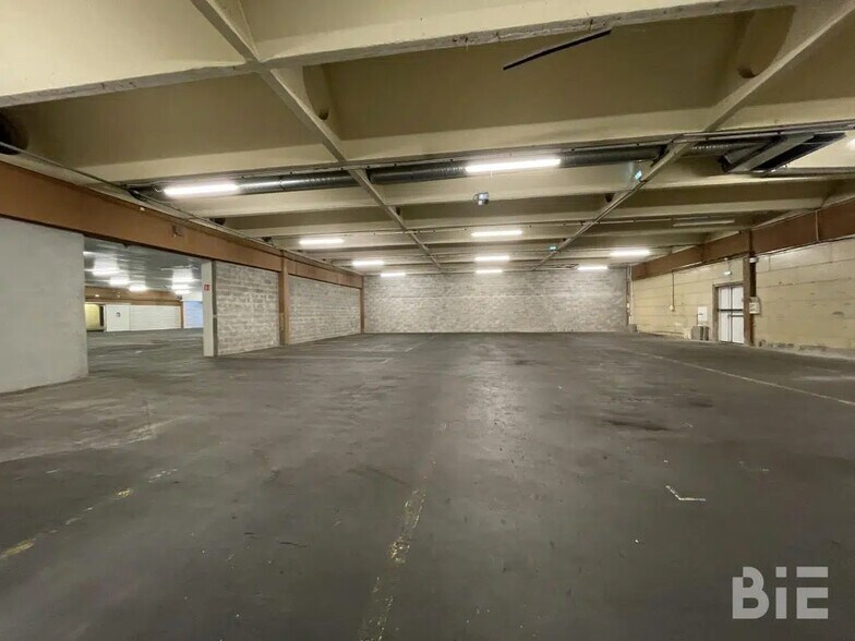 Flex in Artigues-près-Bordeaux for lease - Building Photo - Image 3 of 4