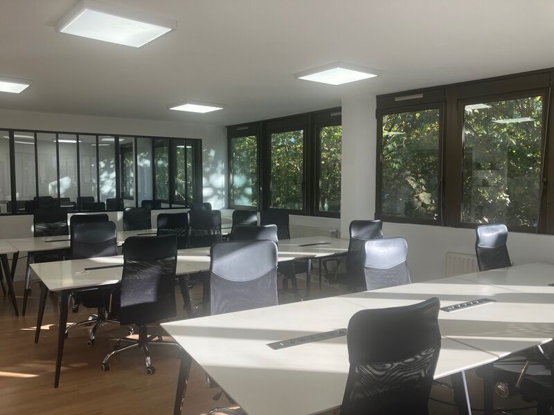 Office in Paris for lease Interior Photo- Image 1 of 19