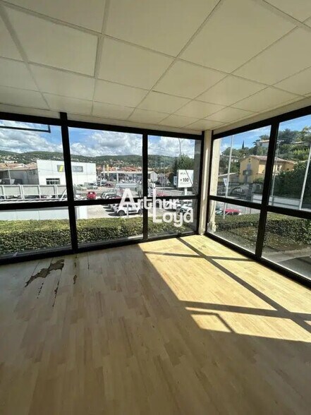 Office in Draguignan for lease - Interior Photo - Image 3 of 4