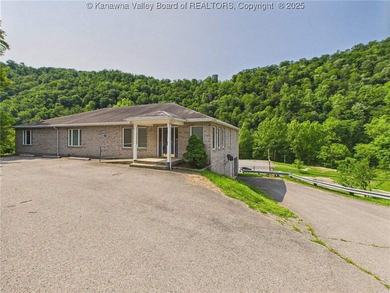 319 Main St, Clay, WV for sale - Primary Photo - Image 1 of 16