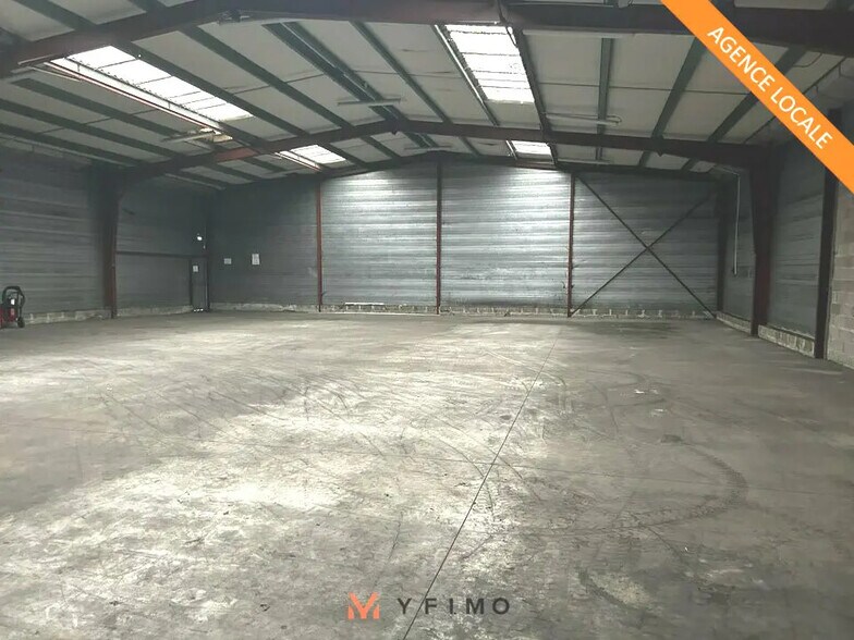 Industrial in Épône for lease - Interior Photo - Image 1 of 7