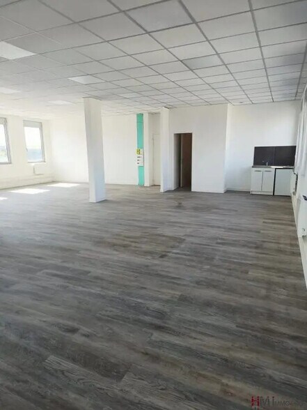 Office in Le Havre for lease - Interior Photo - Image 1 of 3