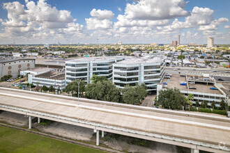 5821 Southwest Fwy, Houston, TX - aerial  map view