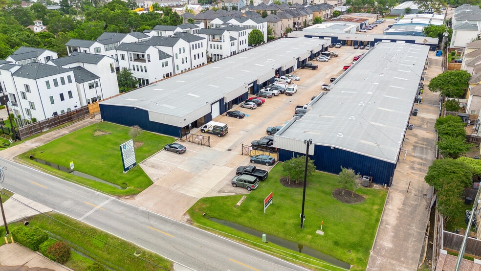 1330 Sherwood Forest St, Houston, TX for lease - Building Photo - Image 1 of 47