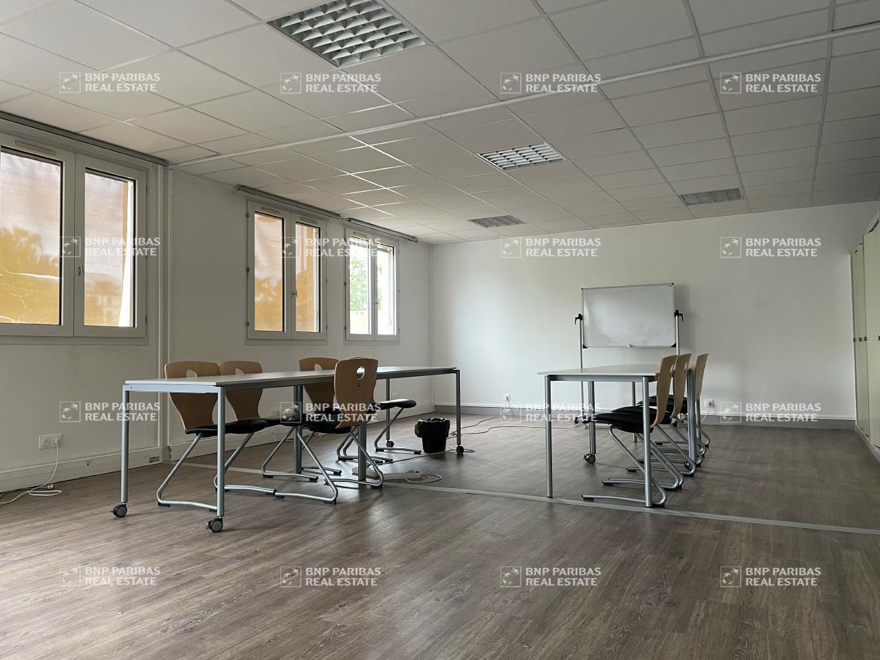 Office in Orléans for sale Interior Photo- Image 1 of 18