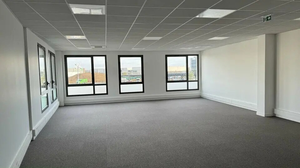 Office in Serris for sale - Building Photo - Image 3 of 4