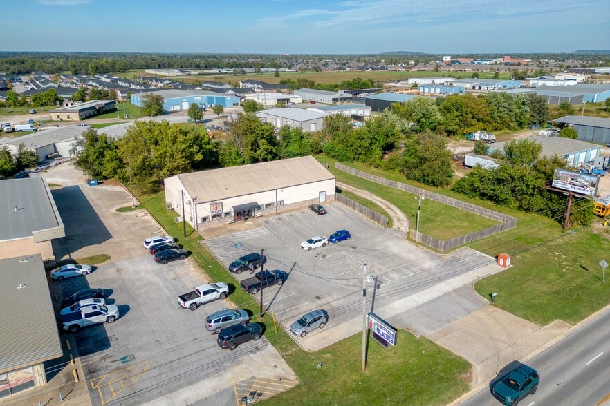 462 E Henri De Tonti Blvd, Springdale, AR for sale - Building Photo - Image 3 of 41