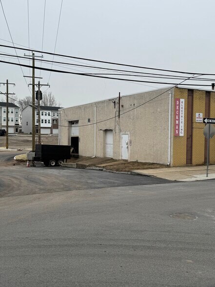 49 W Front St, Bridgeport, PA for lease - Building Photo - Image 2 of 8