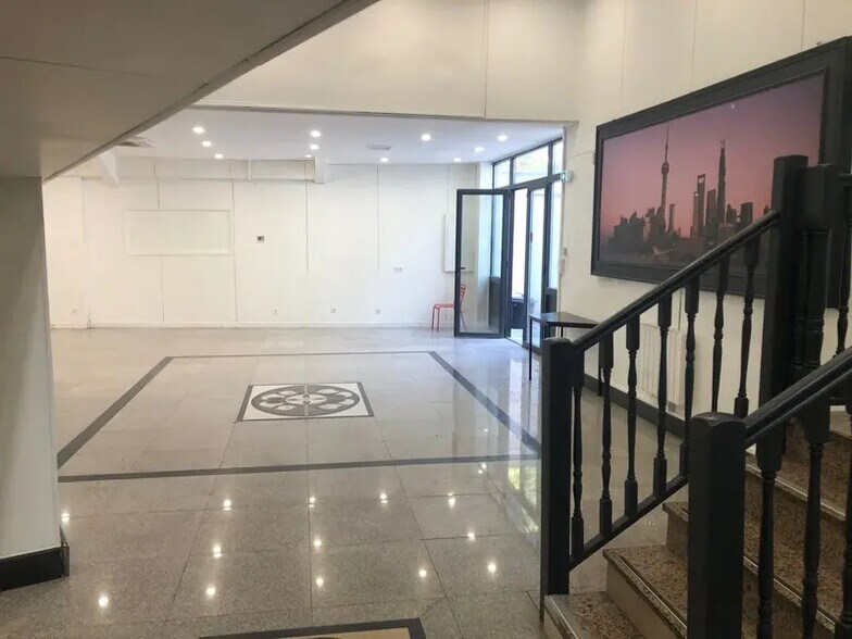 Office in Caluire-et-Cuire for lease - Building Photo - Image 3 of 8