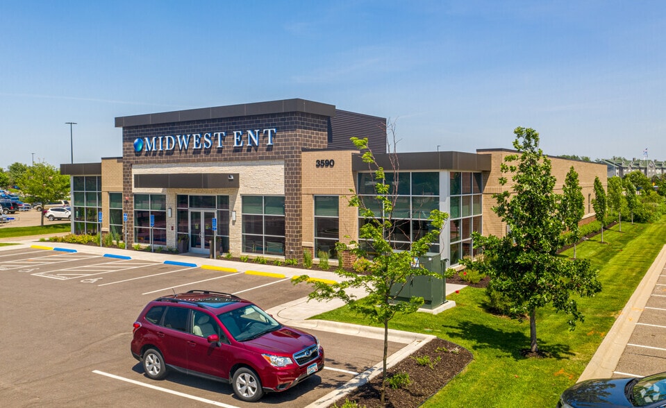 3590 Arcade St, Vadnais Heights, MN 55127