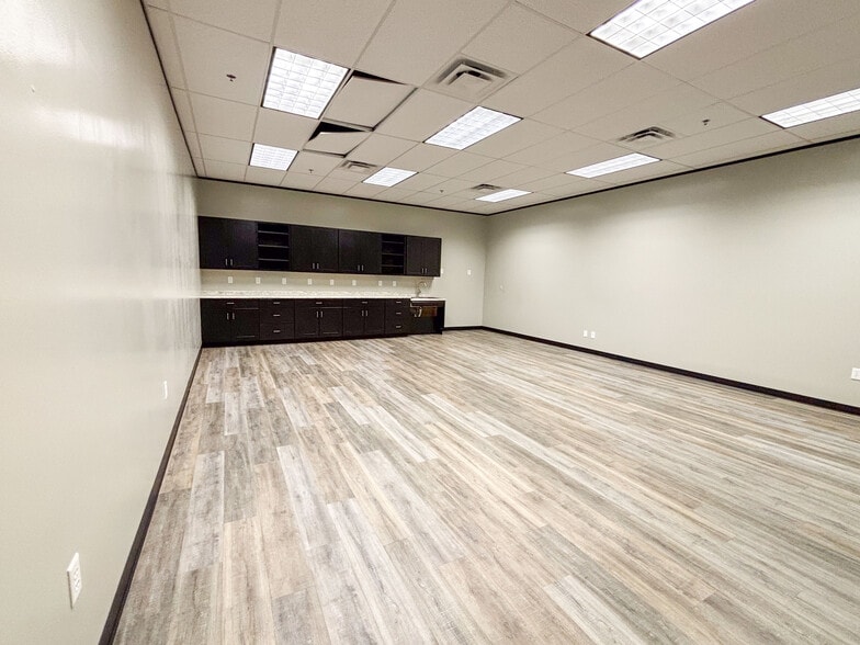 6301 E Stassney Ln, Austin, TX for lease - Interior Photo - Image 3 of 16