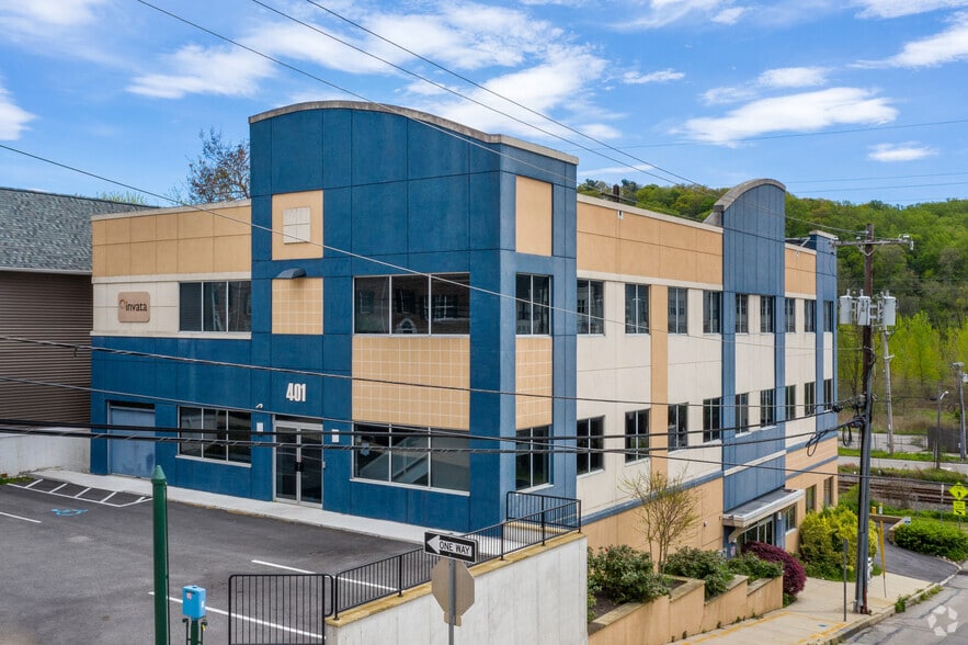 401 E Elm St, Conshohocken, PA for lease - Primary Photo - Image 1 of 5