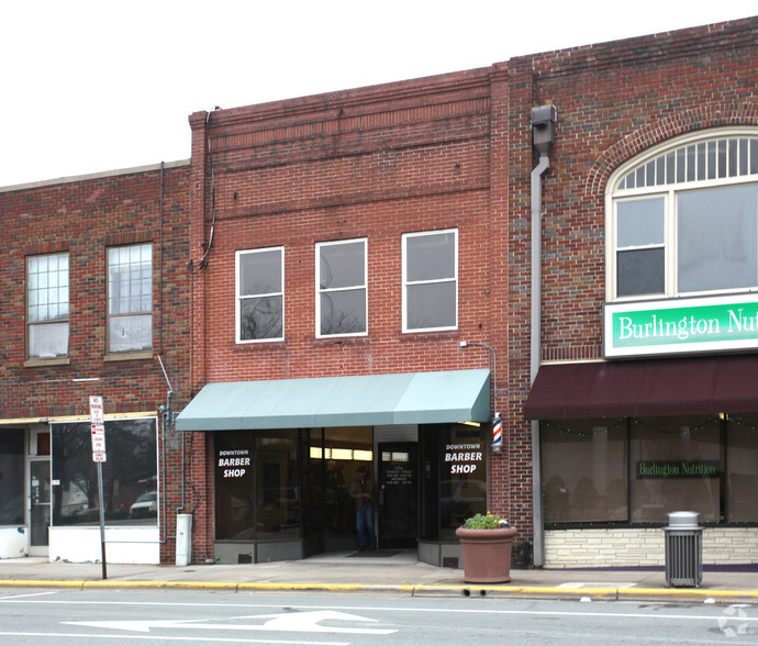 131 W Davis St, Burlington, NC for lease - Building Photo - Image 1 of 16