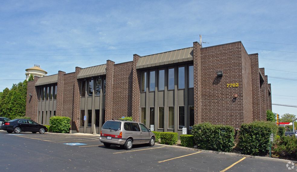 7702 S Cass Ave, Darien, IL for lease - Building Photo - Image 2 of 4