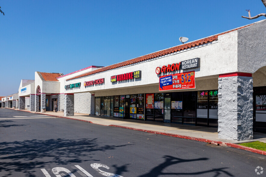 12521-12573 Carson St, Hawaiian Gardens, CA for lease - Building Photo - Image 1 of 9