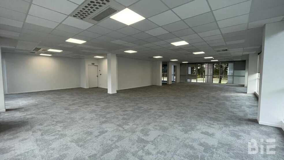 Office in Bruges for lease - Building Photo - Image 3 of 10