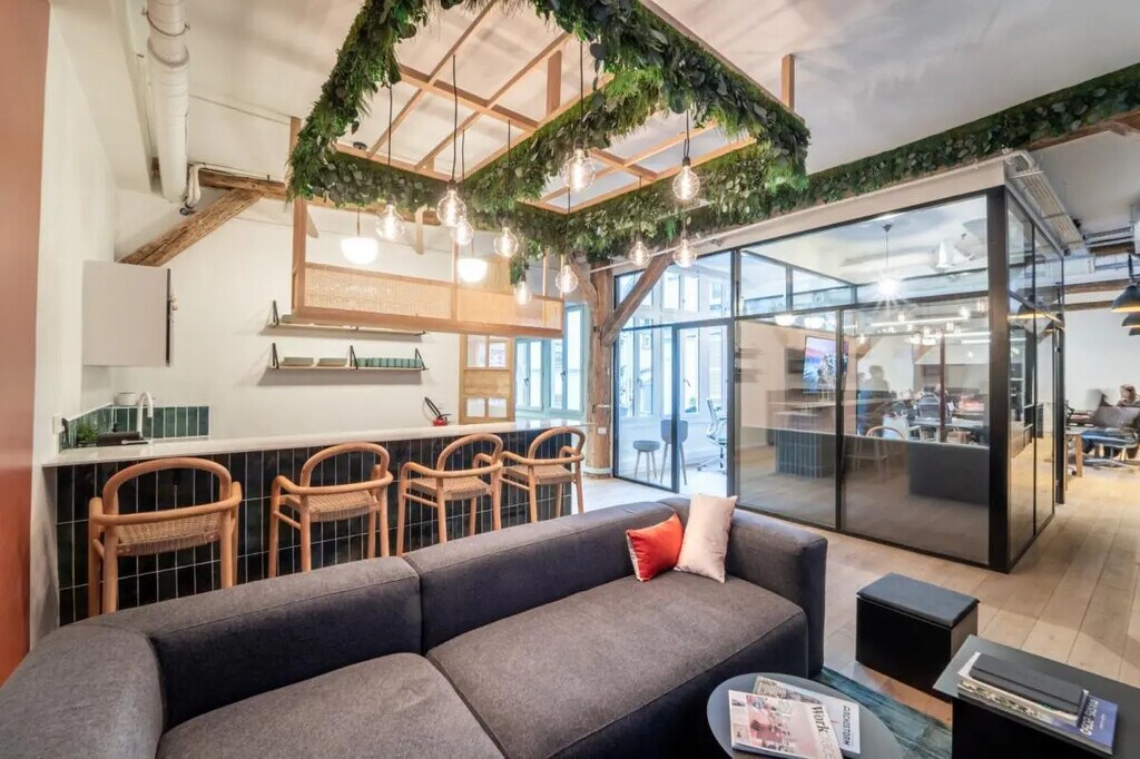 Location Bureaux 125 m² - Photo 1