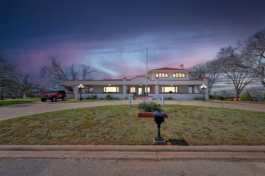 1400 Sam Houston St, Sweetwater, TX for sale - Primary Photo - Image 1 of 39