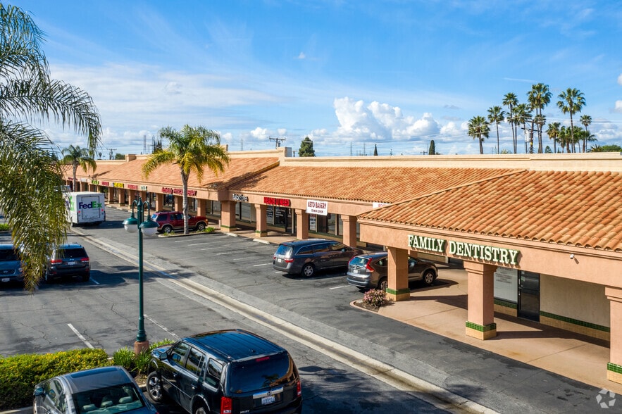 1832-1882 N Tustin Ave, Orange, CA for lease - Primary Photo - Image 3 of 5