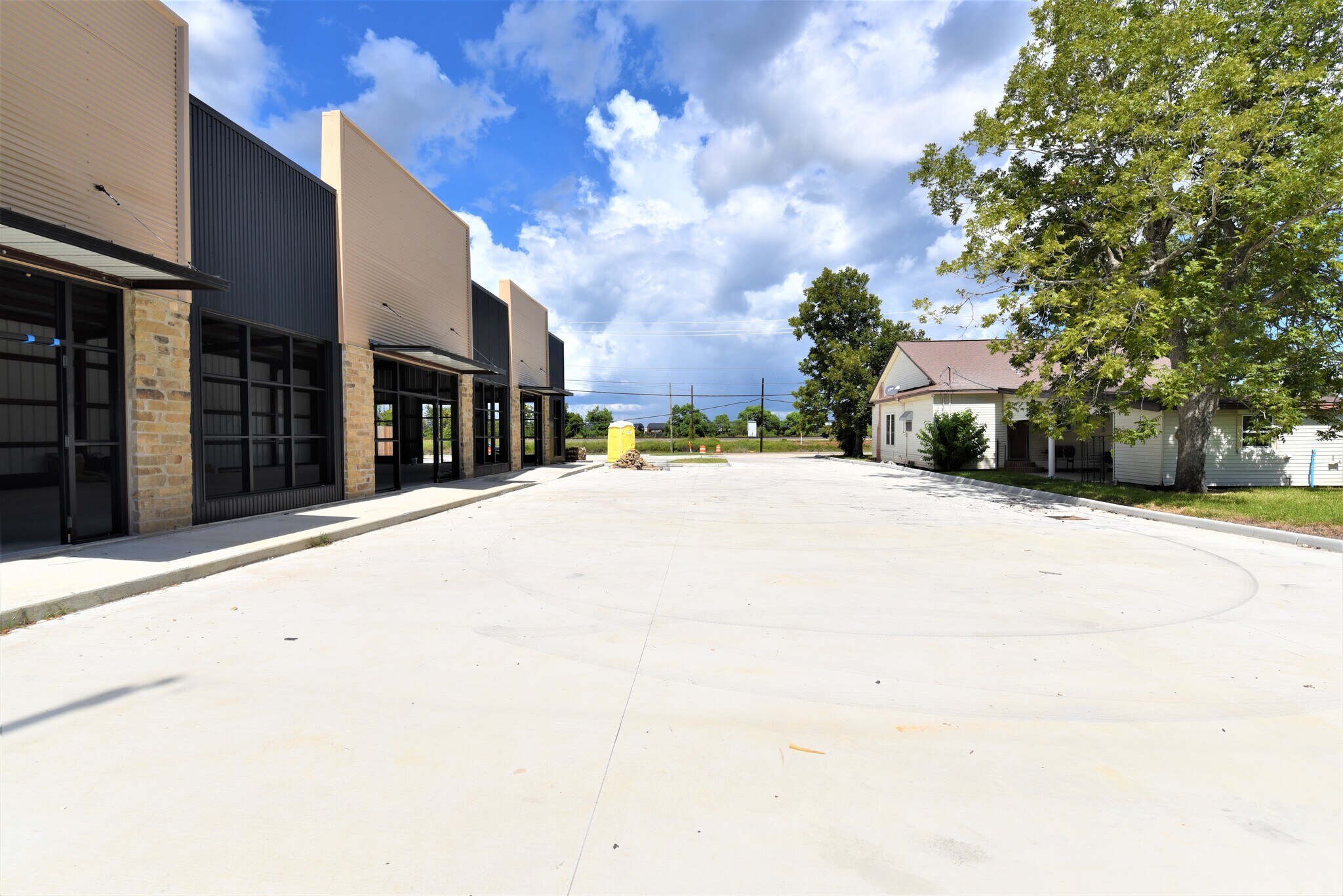 1211 Twin City, Nederland, TX 77627 Twin City Hwy Shopping Center