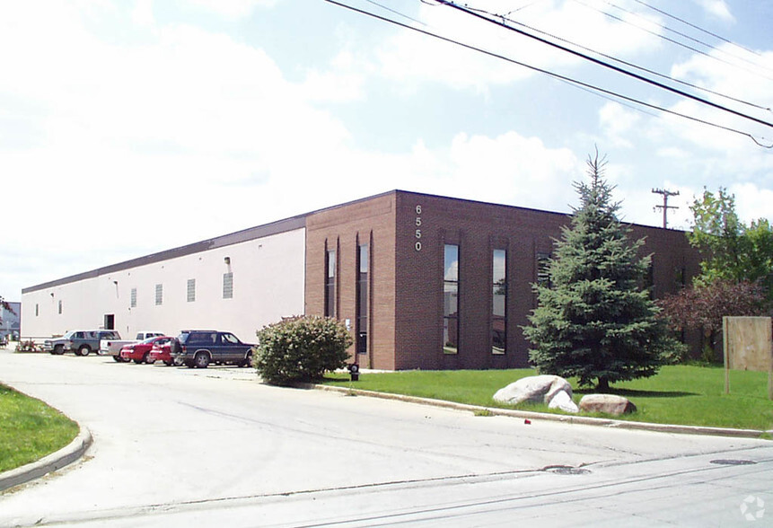 6550 Sims Dr, Sterling Heights, MI for lease - Building Photo - Image 1 of 2