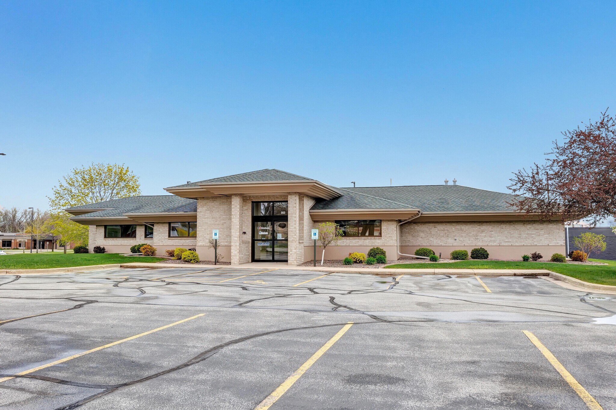 960 Hansen Rd, Green Bay, WI for lease Primary Photo- Image 1 of 14