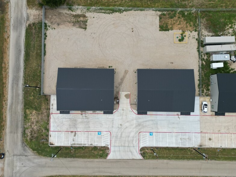 2036 Seaborn Rd, Ponder, TX for lease - Building Photo - Image 2 of 7